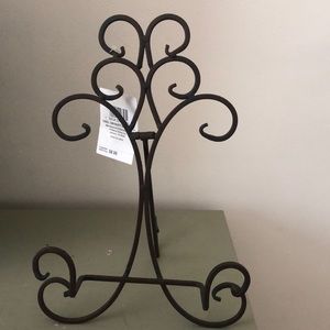 Kirklands Easel bundle of two